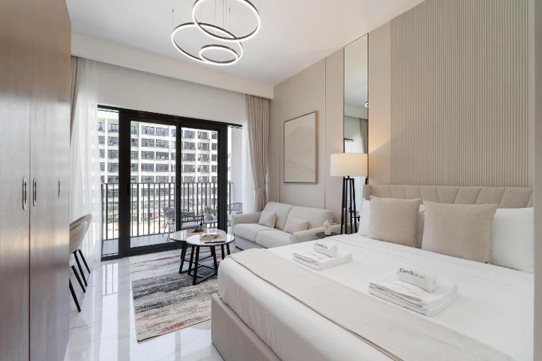 Modern Furnished Studio, Azizi Mirage Studio City - Chambres d'hôtes Dubaï