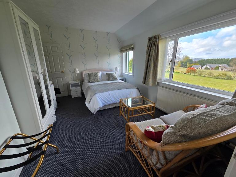 Moorcroft Guest House - Bed and Breakfast Inverness