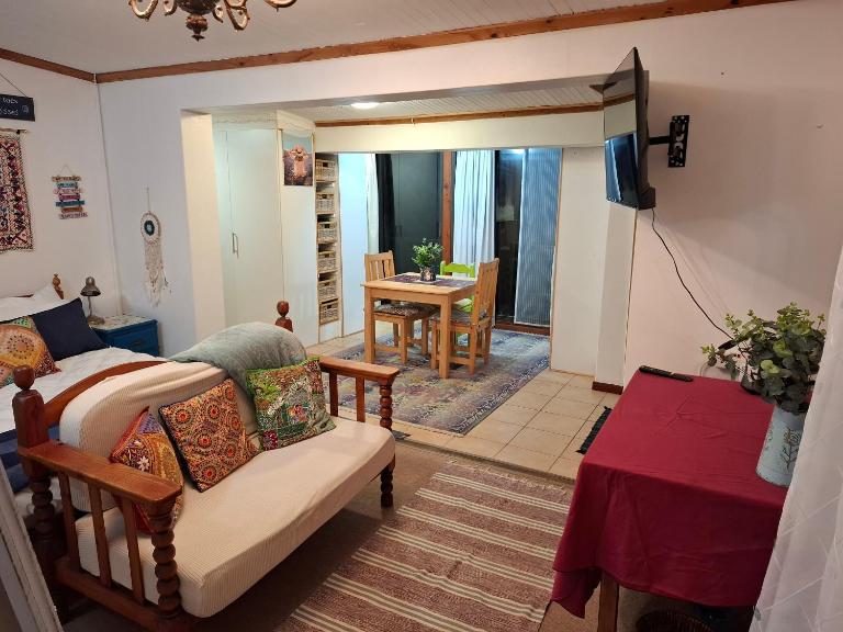 65 Rowweklip - B&B Jongensfontein
