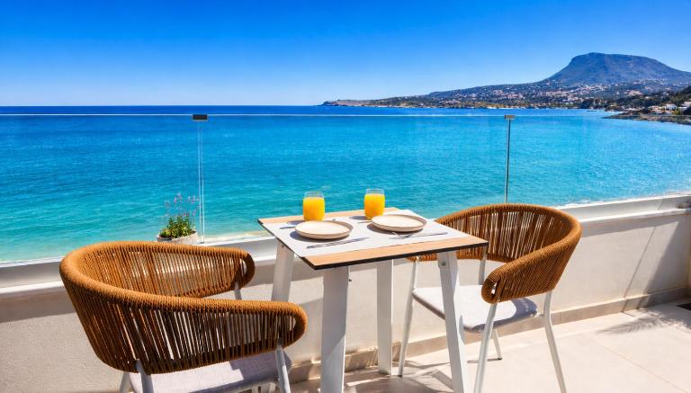 Aqua Vista- Villa Wave Seafront villa with private Jacuzzi & Panoramic sea view - B&B Kalýves