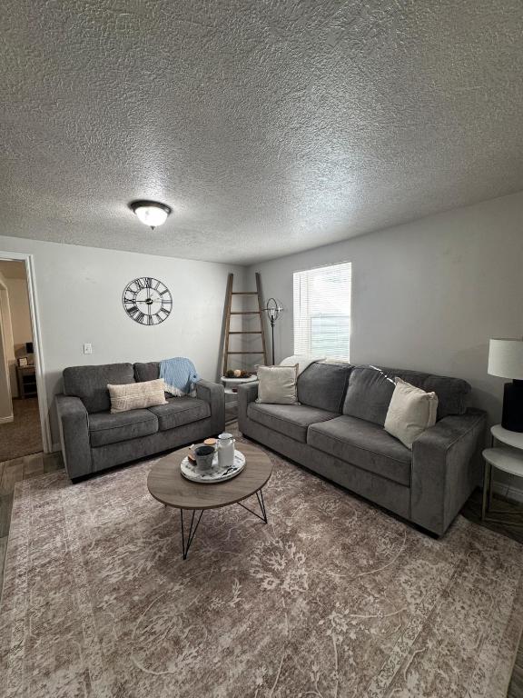 Cozy Apt in Downtown Logan - Chambres d'hôtes Logan