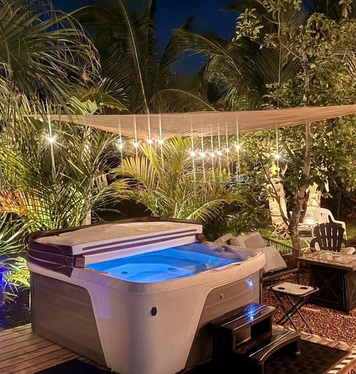 Coastal Vibes, Hot Tub Nights - Pet Friendly - B&B Cabo Coral