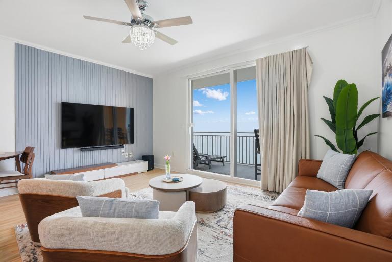 Splash Resort, 16th floor, Oceanfront, 1BR Sleeps 6, Lazy River & Water Park - B&B Panama City Beach
