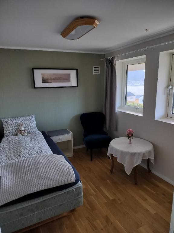 Sjarmerende sted med vakker utsikt - nær Preikestolen Strand - B&B Strand