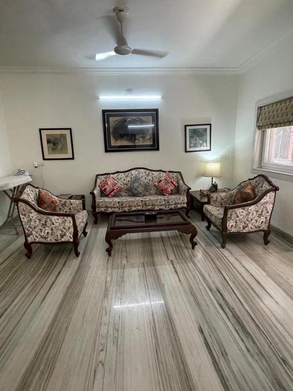 Ishan Apartments 3BHK - Chambres d'hôtes Vadodara