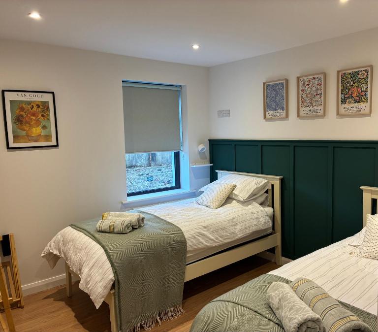 Clare Escape - Modern apartment Ballycastle town centre & walk to beach - B&B Ballycastle