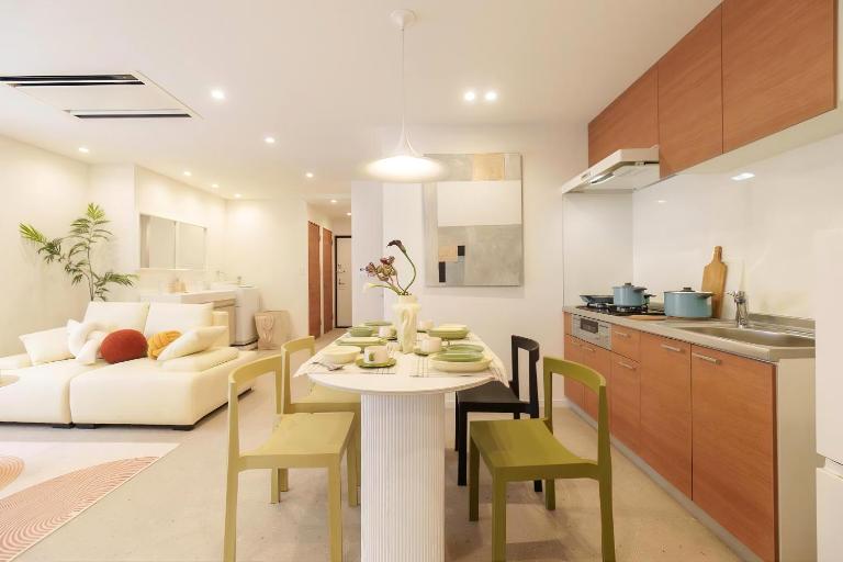 Straw Hat Hotel Asakusa-Skytree View, 3 Bedrooms, Up to 10 Guests - B&B Tokyo