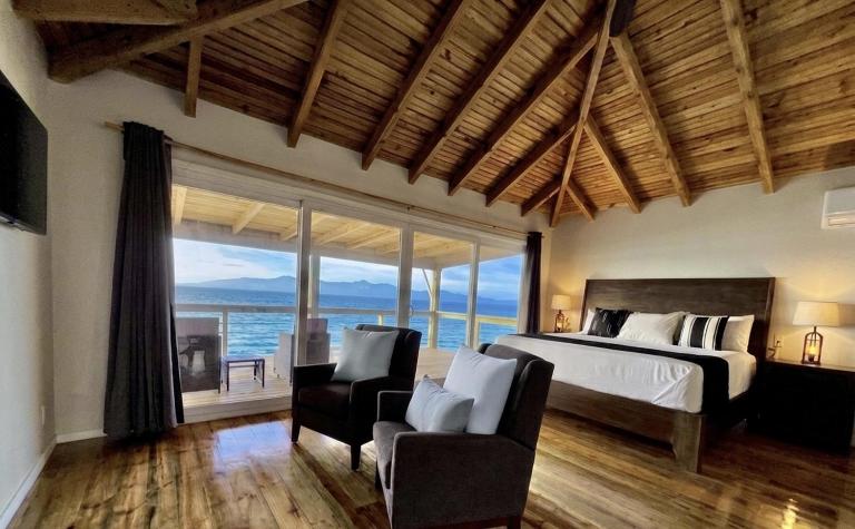 Quatro Vista B3-Luxury 900sqft Oceanfront King Penthouse - Ferienwohnung Utila