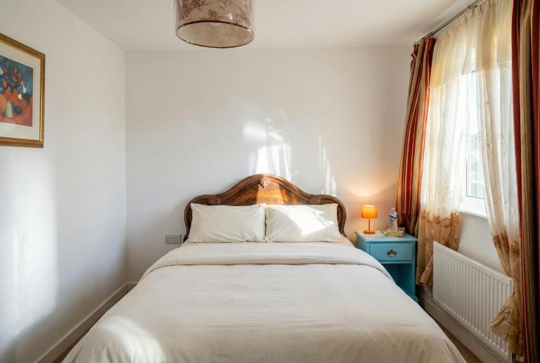 Quiet Three-Bedroom Home in Stewartby with Ensuite and Workspace - B&B Bedford