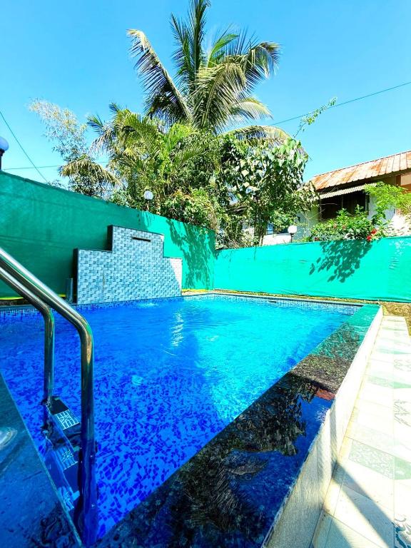 Tropicana Villa - The Dream Stays ll Pvt Pool ll Wi-Fi ll 2 BHK - B&B Lonavla