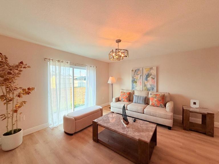 Relax and Unwind 3BR Port Charlotte Coastal Escape - B&B Port Charlotte
