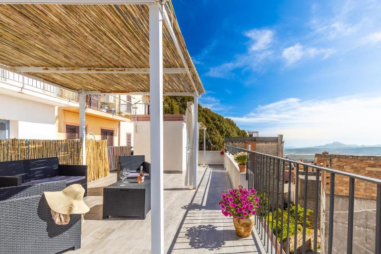 Dommu de Nannai Moro: Appartamento con terrazza - Bed and Breakfast Baunei