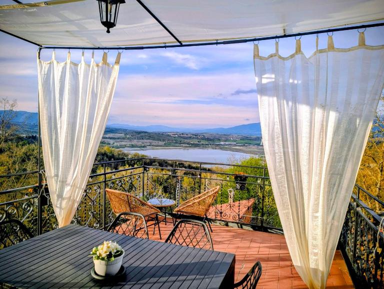 La Terrazza sul Lago a Cavriglia - Chambres d'hôtes Cavriglia