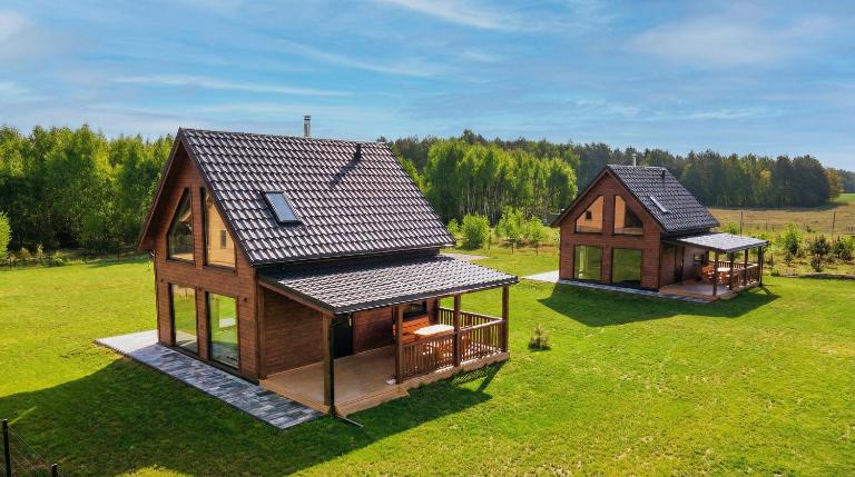 Rumiane Chatki - Domki z Jacuzzi i Basenem - B&B Rybno