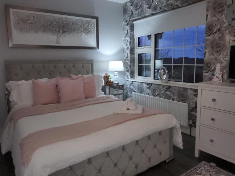 Dernvale House -Double Room - sleeps 2 - B&B Mullanadarragh