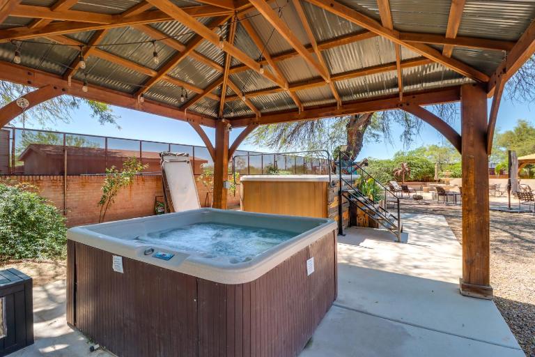 Pet-Friendly Tucson Casita: Shared Hot Tub & Patio - B&B Tucson