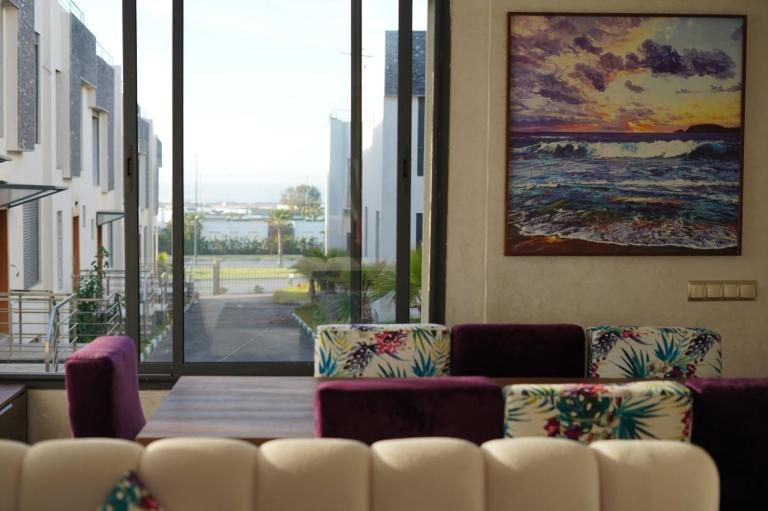 MAGNIFIQUE VILLA DE 210 M2, 4 chambres, VUE SUR MER, Piscine, Jardin, en bord de mer - B&B Temara