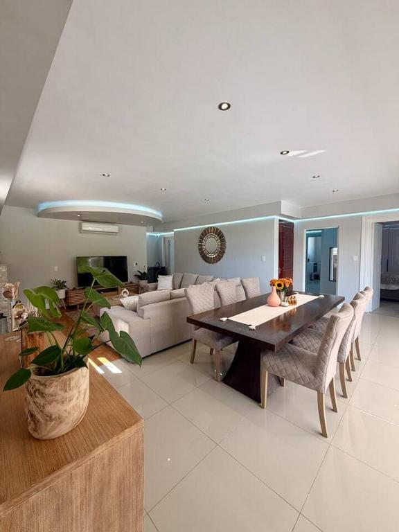 Relax in Rondebosch / golf course views / 3bd 3bth - B&B Città del Capo