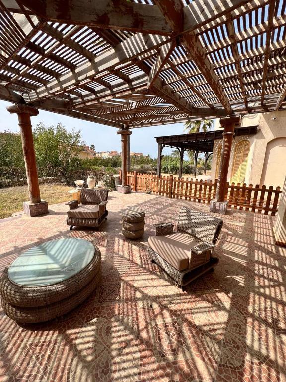 Casabianca - North Coast - 5 bedroom, Garden, Sea View Villa - B&B Dawwār Muḩammad Abū Shanab