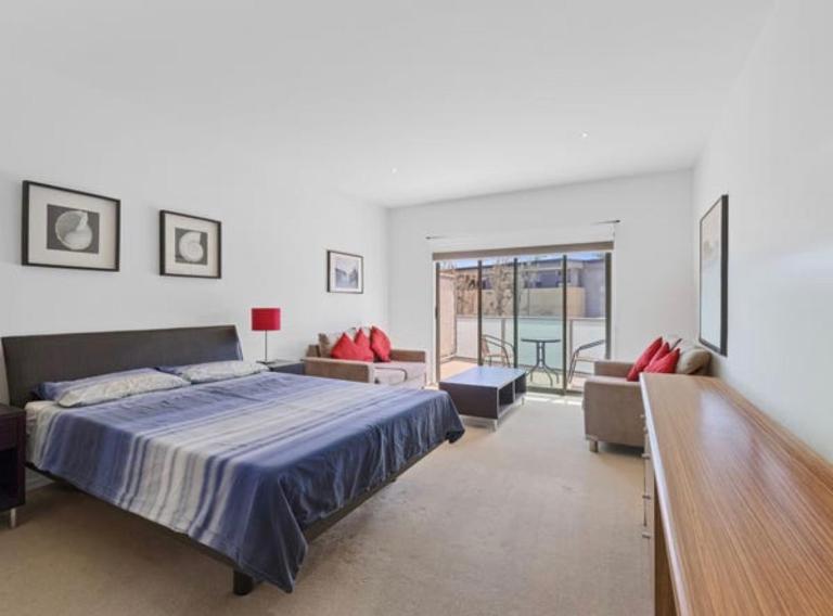 Ocean Breeze Apartment - Bed and Breakfast Cowes