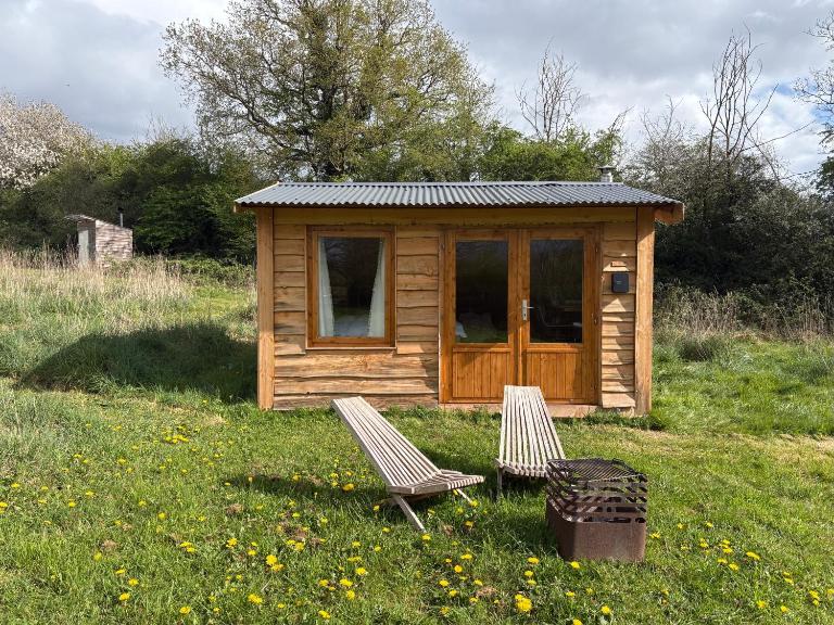 Simple Basketmakers Hut Cabin for Two - Chambres d'hôtes Chiddingstone