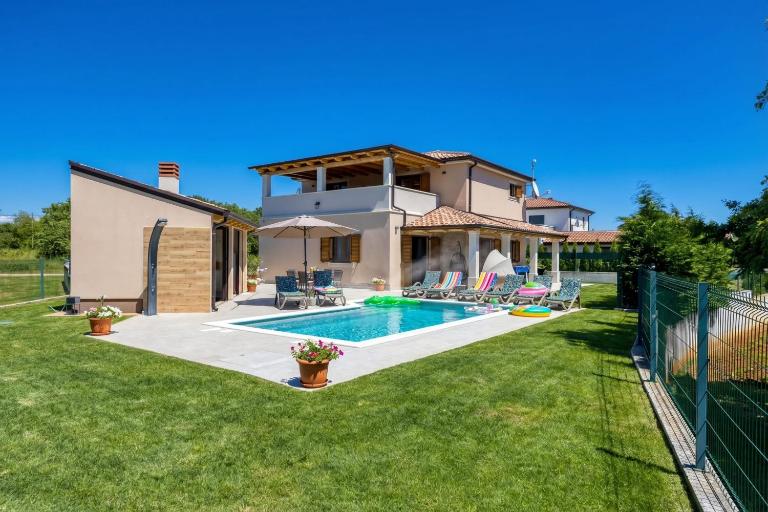Pool and Fun Villa Stella Klarici- Happy Rentals - B&B Butkovići