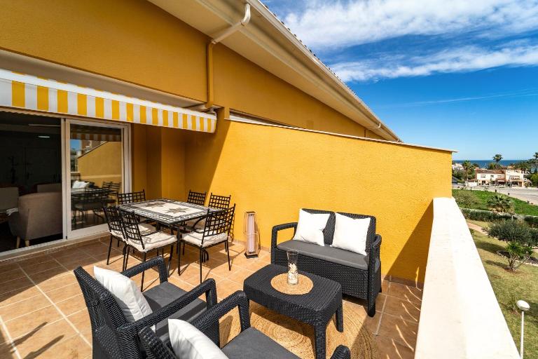 Attic Duplex Apartment with 4 terraces & 5 min walk to Beach - B&B Denia