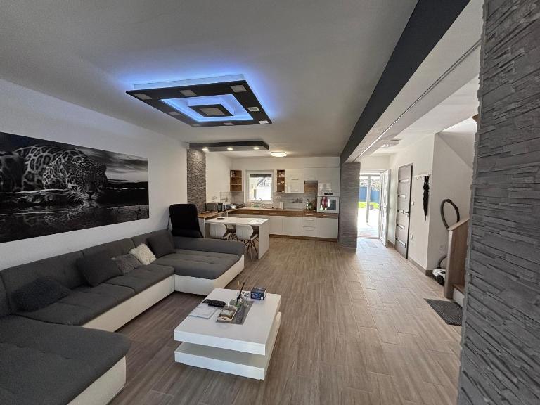 LUX Pool Villa Zamárdi - Chambres d'hôtes Zamárdi