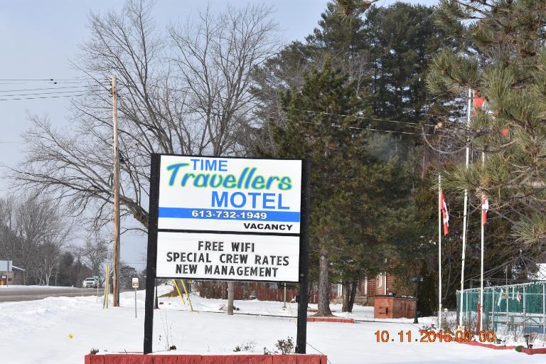 Time Travellers Motel - B&B Petawawa