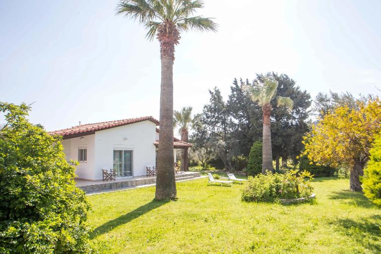 Vicki's house 2-bedroom with yard and garden - Ferienwohnung Ialysos