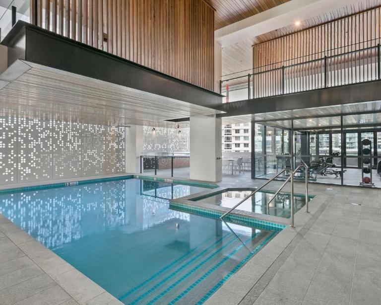 Prime 2BR Location Pool Parking BCT 1004 - B&B Brisbane