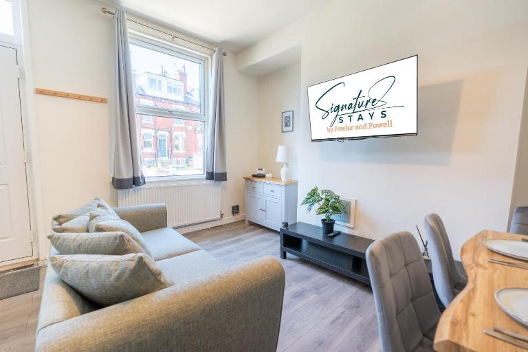 Luxury Group Stay, Parking, Near Station - B&B Headingley