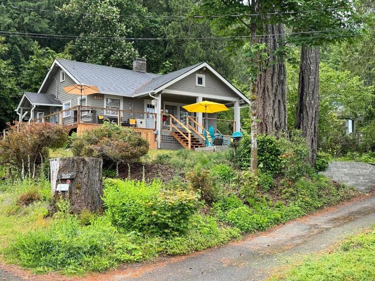 Hood Canal View Cottage, 2BR 1BA near Alderbrook - B&B Union