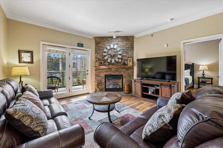 Baskins Creek 214 By Stony Brook Cabins - Chambres d'hôtes Gatlinburg