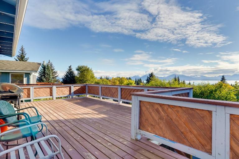 < 1 Mi to Pioneer Ave: Homer Base w/ Fire Pit! - B&B Homer