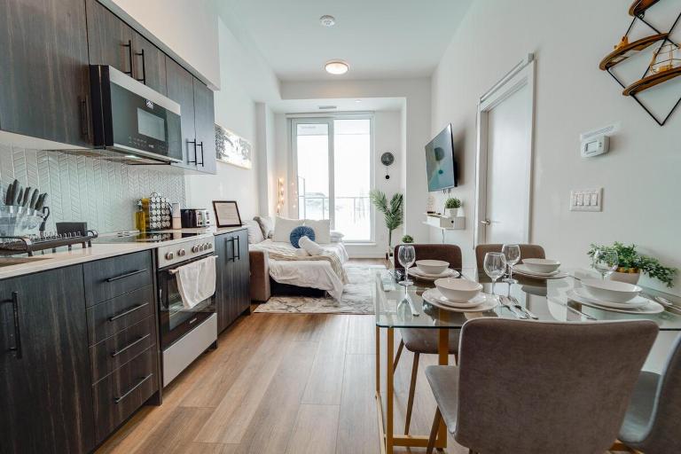 Luxury & Modern Condo in Central KW With Exclusive Terrace - B&B Kitchener