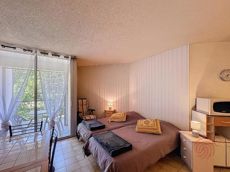 Charmant appartement avec terrasse, parking gratuit et animaux acceptés, proche des thermes à Lamalou - FR-1-451-89 - Chambres d'hôtes Lamalou-les-Bains