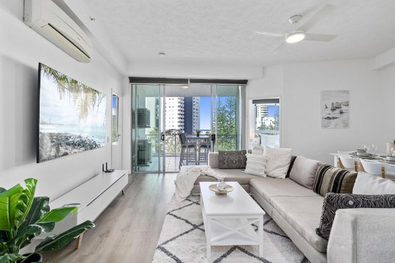 Wings Private Apartments - Q Stay - B&B Gold Coast