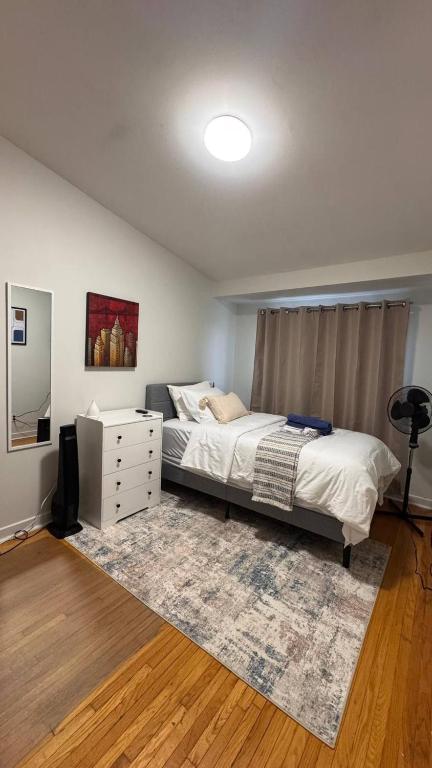 Private Room1 Quiet Professionals - Bed and Breakfast Toronto