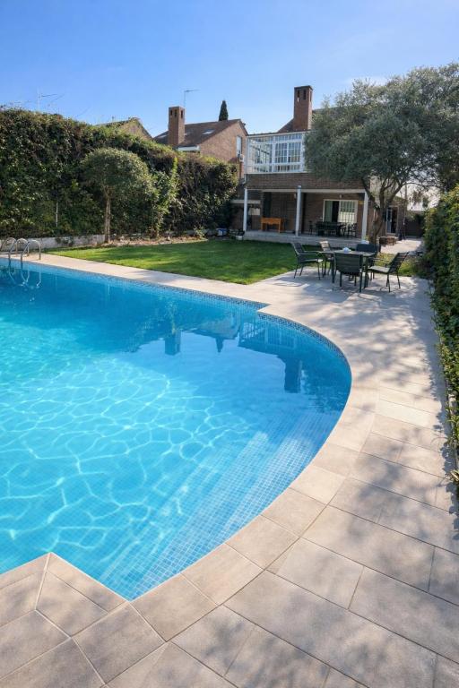 Luxury Villa Chalet with garden and private pool - Chambres d'hôtes Rivas-Vaciamadrid