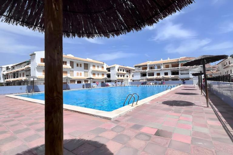 Cosy flat with a swimming pool 350 metres from the beaches - B&B Santa Pola