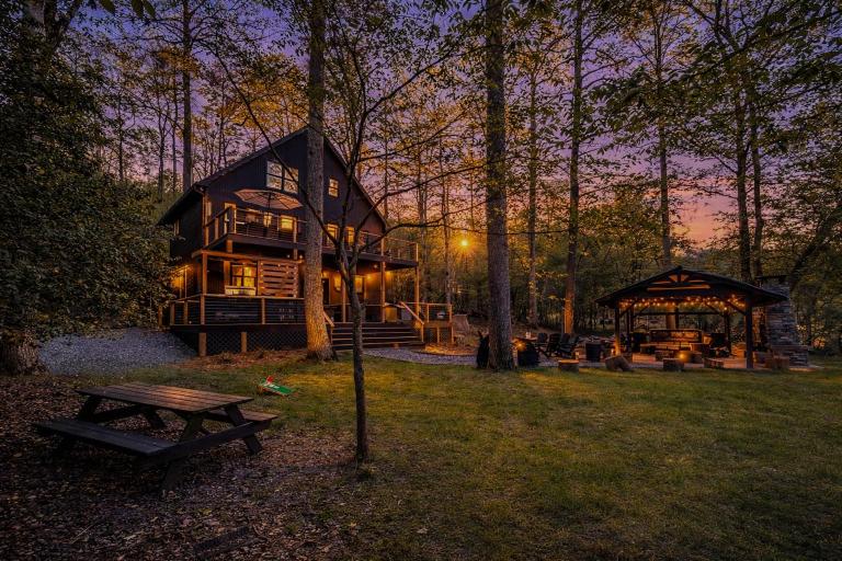 Riverfront Escape Hot Tub Game Room Fire Pit - B&B Ellijay
