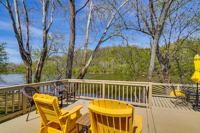 The River House! Quiet Retreat on Shenandoah River - B&B Charles Town