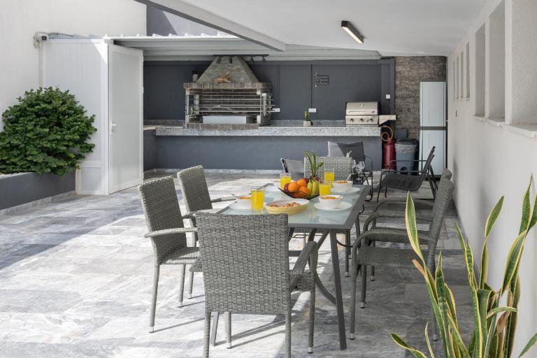 The Grand Stallion Apartment - B&B Pesáda