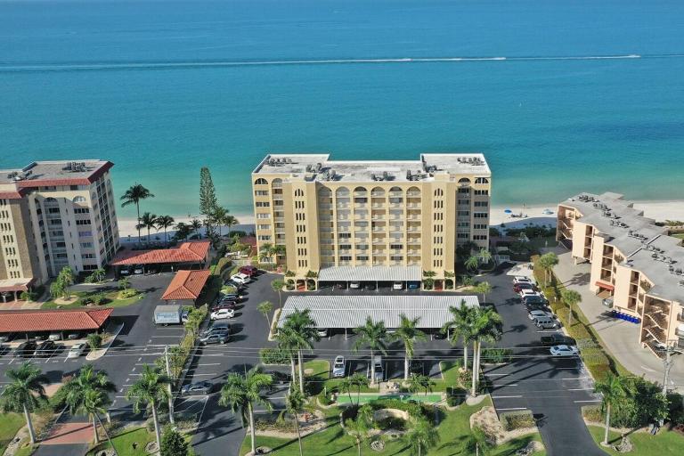 Bonita Beach Direct Beach Front Luxury & FUN - Bed and Breakfast Bonita Springs