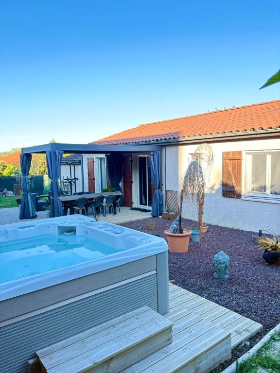 NOUT TI KAZ, Jaccuzi, BBQ et Grand terrasse - B&B Saint-Orens-de-Gameville