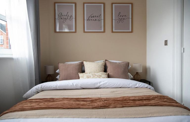 Balcony Apartment close to Canal Walk, perfect for Airport, NEC, Hs2, JLR, Resorts World, Contractors - B&B Birmingham