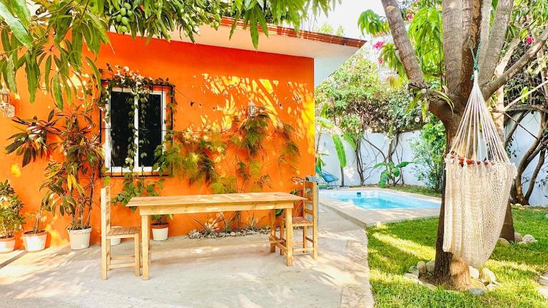 Casa Piña with STARLINK - 2 min walk to the beach - Bed and Breakfast Brisas de Zicatela