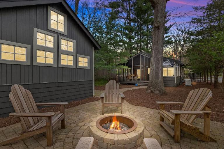 Meadow Pines by Juniper Holiday + Home - B&B Michigan City