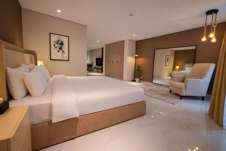 Downtown Gulburg by Alvis Suite - Luxury One-Bed - Self Check-in - B&B Lahore